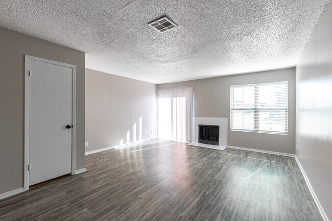 Cimarron Place Apartments in Odessa, TX - Building Photo - Interior Photo