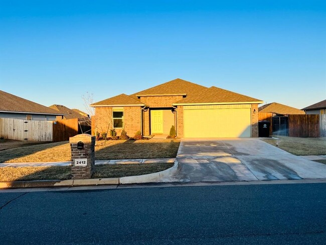property at 2412 Sunshine Ln