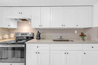 1675 W 57th St in Hialeah, FL - Building Photo - Building Photo