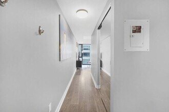 170 Cumberland St, Unit SI ID1388911P in Toronto, ON - Building Photo - Building Photo