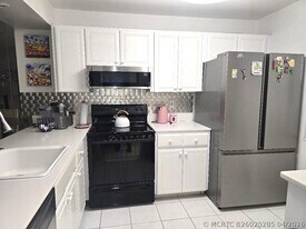 4502 Martinique Way in Coconut Creek, FL - Building Photo
