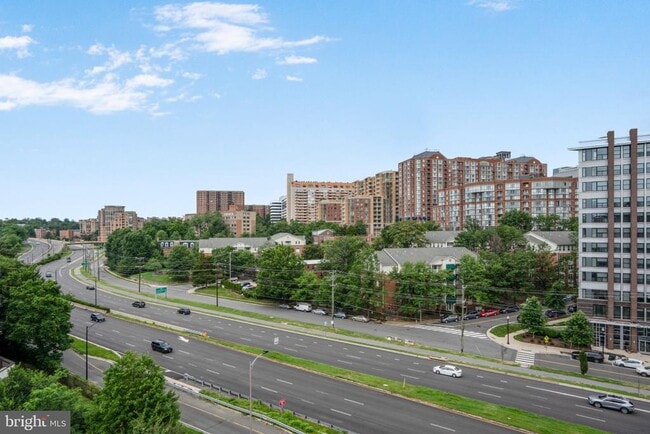 property at 1730 Arlington Blvd