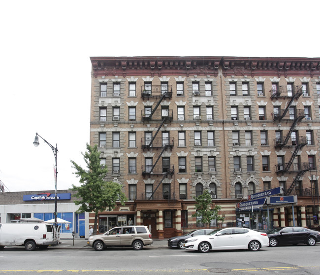 209 Dyckman St in New York, NY - Foto de edificio - Building Photo