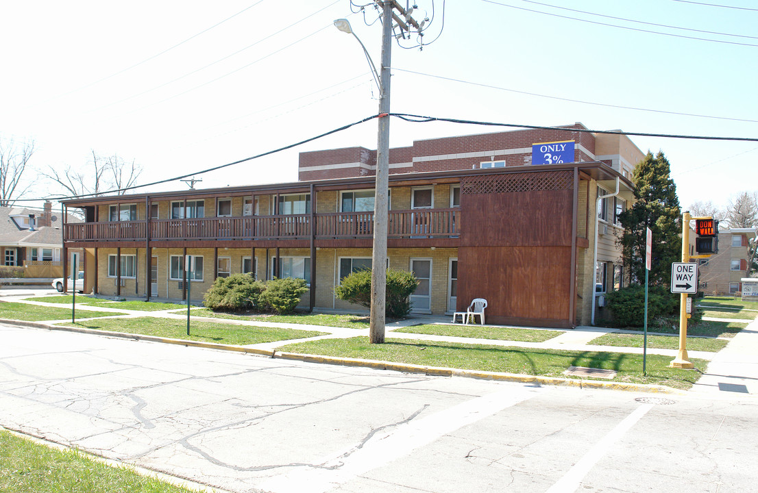 9101 W Grand Ave in Franklin Park, IL - Foto de edificio