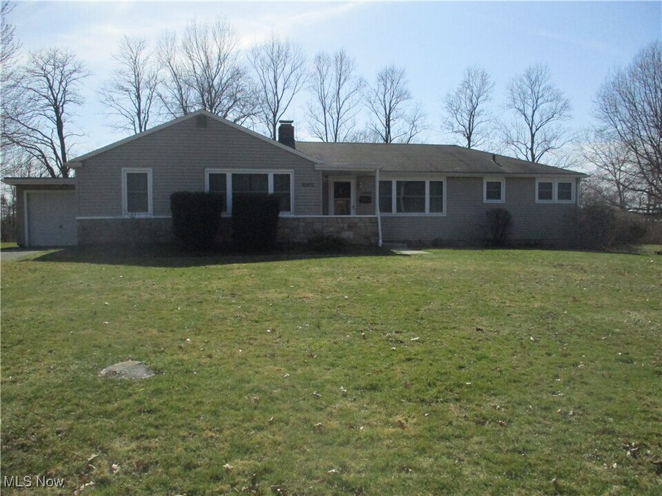 32402 Bainbridge Rd in Solon, OH - Building Photo