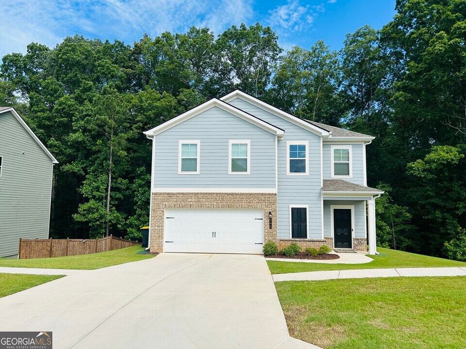 143 Chapel Hl Pkwy in Newnan, GA - Building Photo