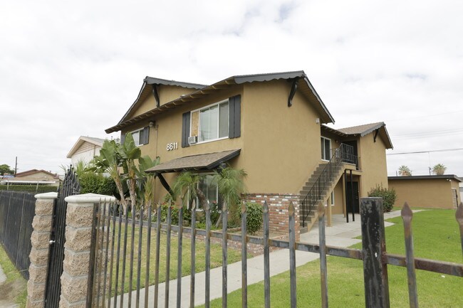 8611-8621 Cerritos Ave in Stanton, CA - Building Photo - Building Photo
