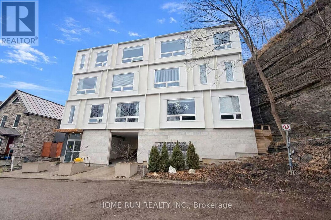 22 Perkins St in Ottawa, ON - Building Photo