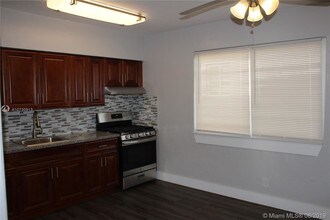 1029 79th St-Unit -6 in Miami Beach, FL - Foto de edificio - Building Photo