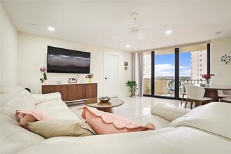 2800 N Ocean Dr, Unit B-9A in Riviera Beach, FL - Foto de edificio - Building Photo