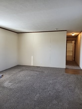 1874 Armstrong Blvd in Milford, MI - Foto de edificio - Building Photo