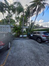 2832 SW 37th Ave in Miami, FL - Building Photo - Building Photo