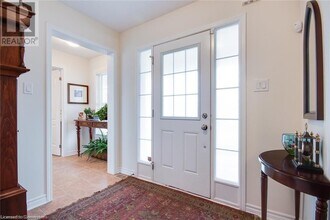 18 Blue Oak St in Kitchener, ON - Building Photo - Building Photo