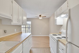 Baker Oaks Apartments in Bryan, TX - Building Photo - Building Photo