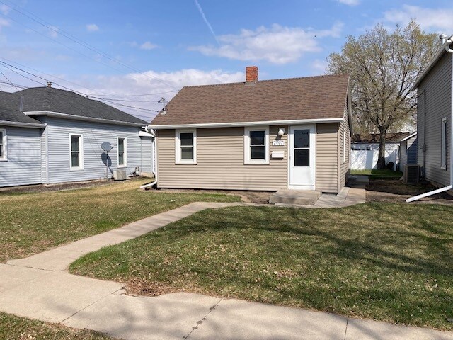 2407 D Avenue in Kearney, NE - Building Photo