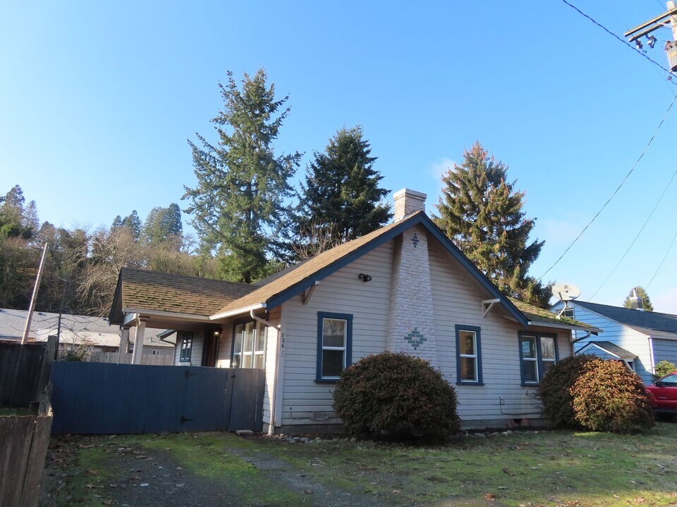 726 Water St in Springfield, OR - Building Photo