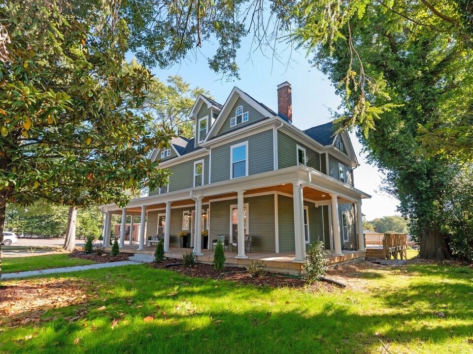 402 S Chester St in Gastonia, NC - Building Photo