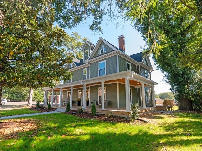 property at 402 S Chester St