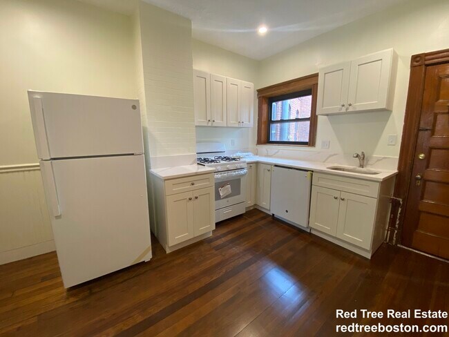 1855 Beacon St, Unit 3-bed 1-bathU3 Brookline in Brookline, MA - Building Photo - Building Photo