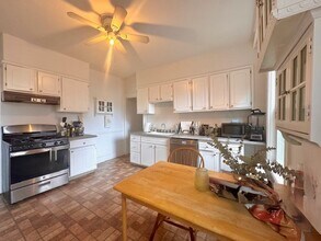 98 Cypress St, Unit 3 in Brookline, MA - Foto de edificio - Building Photo