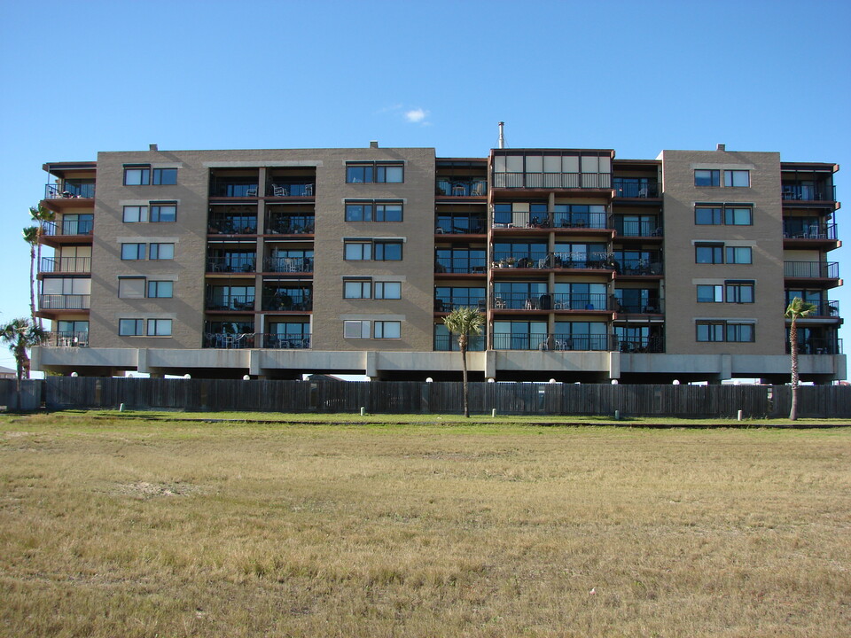 Beach Place in Corpus Christi, TX - Foto de edificio