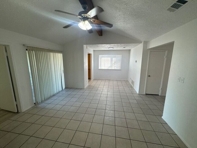 1318 Marlton St in San Marcos, TX - Foto de edificio - Building Photo