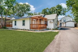 905 W Abram St in Arlington, TX - Building Photo