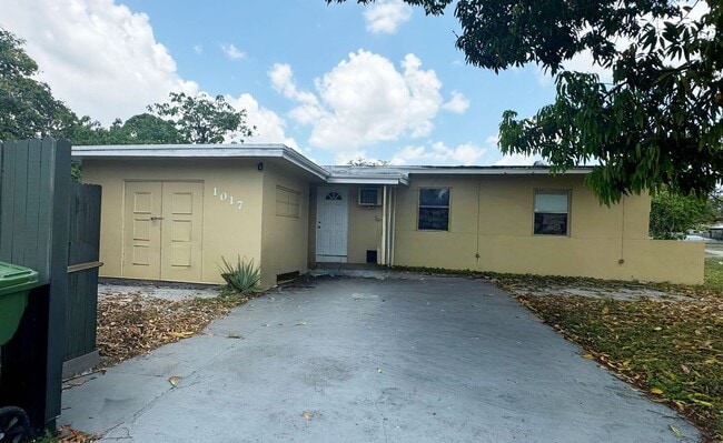1017 NW 11th Ct in Fort Lauderdale, FL - Building Photo - Building Photo