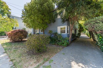 1458 Hopkins St, Unit 1 in Berkeley, CA - Foto de edificio - Building Photo