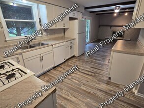 2205 Dixon Dr in Valparaiso, IN - Building Photo - Building Photo