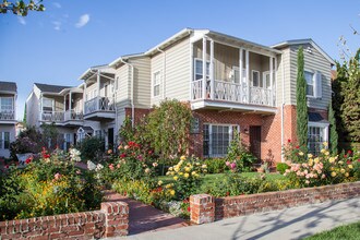 1054 Masselin Ave in Los Angeles, CA - Building Photo - Building Photo