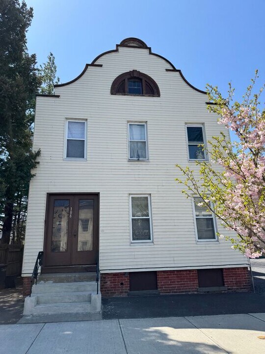106 Hunter Ave in Albany, NY - Building Photo