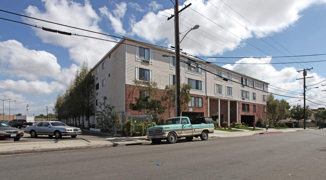 Ramona Senior Center in Bellflower, CA - Building Photo