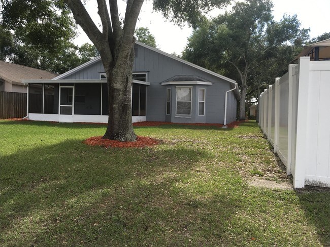 13421 Bellingham Dr in Tampa, FL - Building Photo - Building Photo