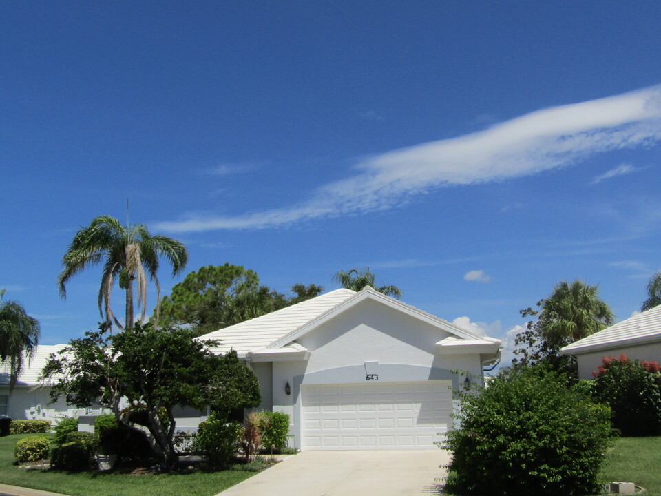 643 Crossfield Cir in Venice, FL - Building Photo