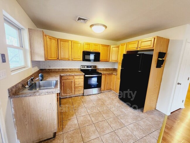 10 N 4th St in Stroudsburg, PA - Building Photo - Building Photo