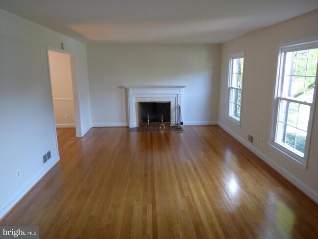 7815 Fulbright Ct in Bethesda, MD - Building Photo - Building Photo