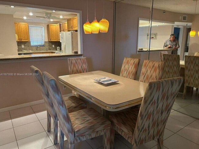 2402 DC Country Club Boulevard in Deerfield Beach, FL - Building Photo - Building Photo