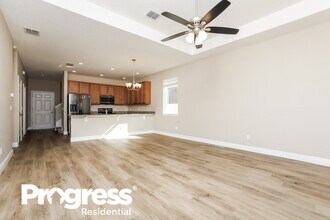 1049 Atlantic Ave in Fruitland Park, FL - Building Photo - Building Photo