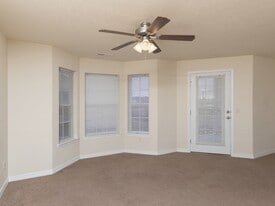Embassy Ozark Apartamentos