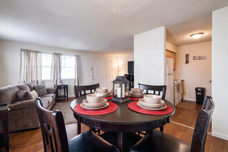 Courtyard Estates in Beaumont, TX - Foto de edificio - Interior Photo