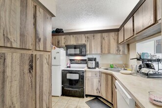 629 Sea Pine Way in Greenacres, FL - Building Photo - Building Photo