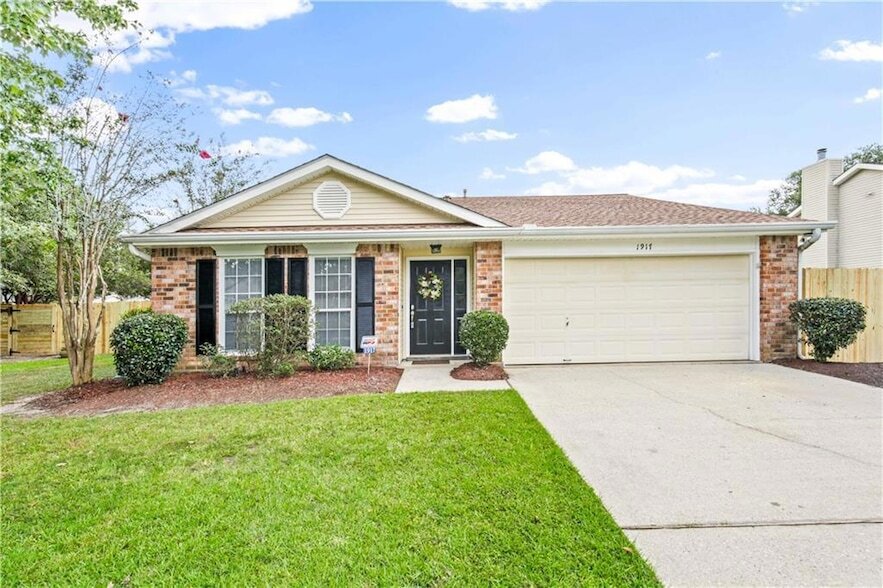 1917 Edgemere Dr in Slidell, LA - Building Photo