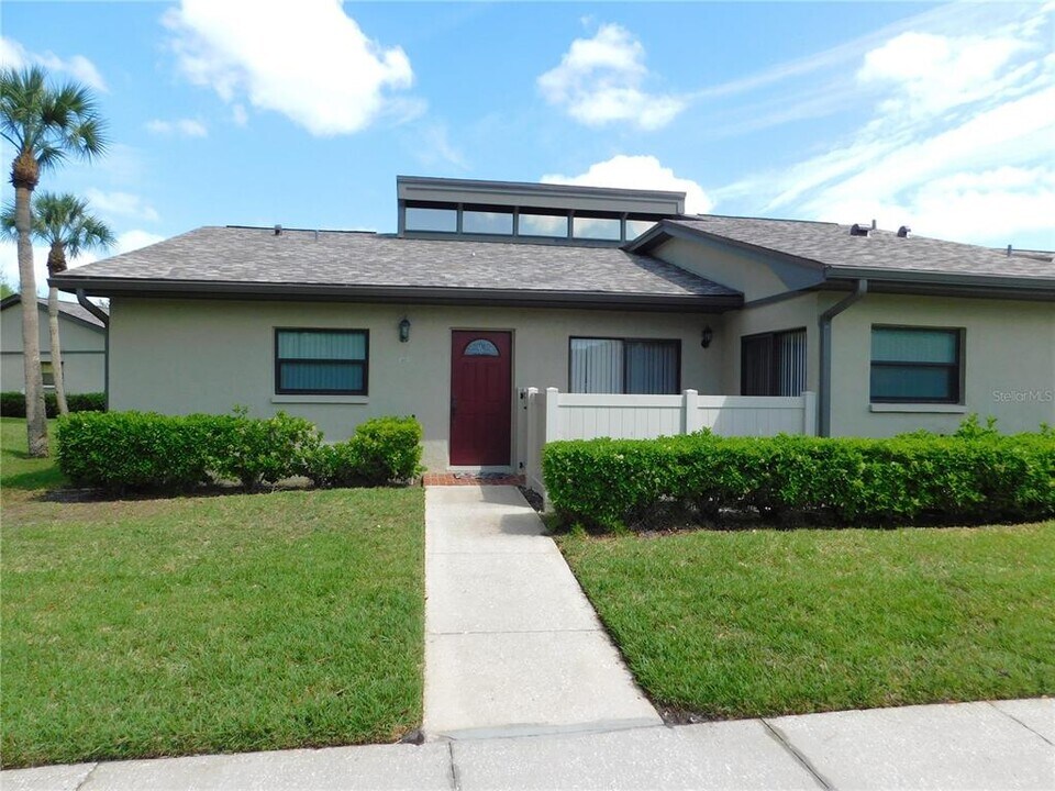 40 Dale Pl in Oldsmar, FL - Building Photo
