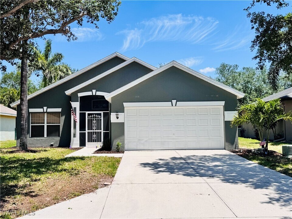 17974 Oakmont Ridge Cir in Ft. Myers, FL - Building Photo