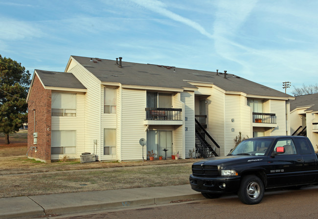 Dorchester Place Apartments in Southaven, MS - Building Photo - Building Photo