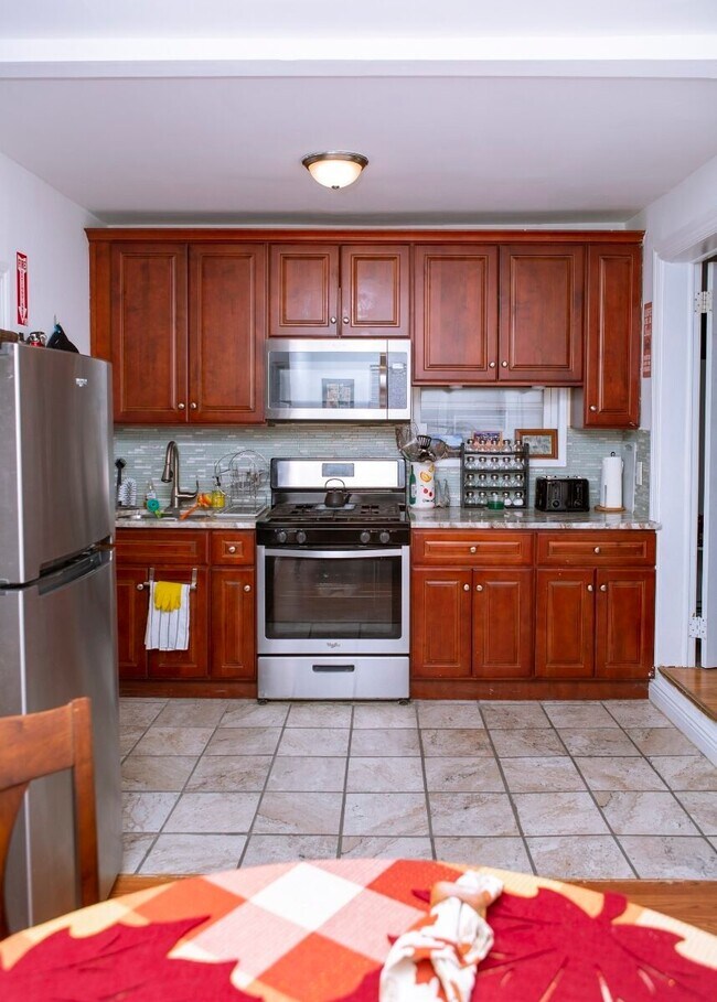 213 Nunda Ave, Unit 2 in Jersey City, NJ - Building Photo - Building Photo