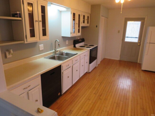 413 W Harrison St in Monticello, IN - Building Photo - Building Photo