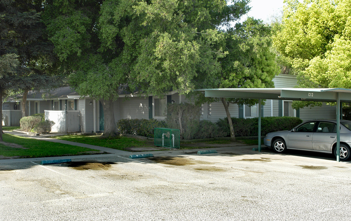 Kerman Plaza Apartments in Kerman, CA - Foto de edificio