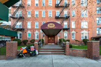 360 Ocean Pky in Brooklyn, NY - Foto de edificio - Building Photo